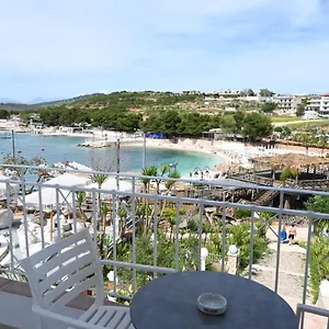 Emaar - Beachfront , Newly Renovated Bed and breakfast Ksamil